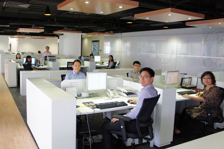 Team Ronda Hong Kong Das erfahrene Verkaufsteam im Hong Konger Büro.